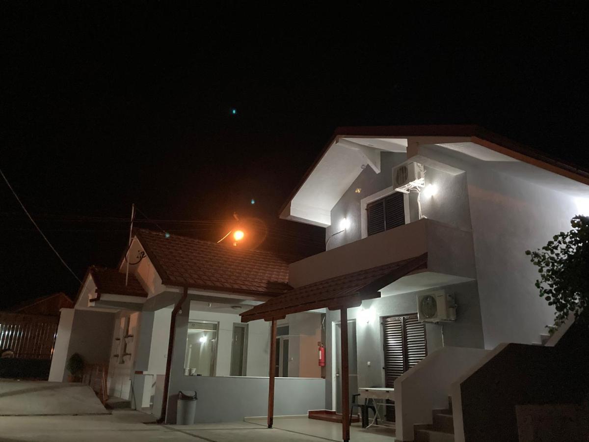 Tiki Apartments Гевгелия Экстерьер фото